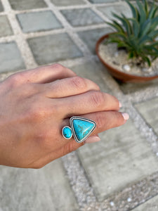 1" Long, Arrowhead Turquoise Ring, Brass Single Adiustable Band  Natural stone may vary in size, color, or shape One size, Adjustable by pulling / pushing brass single band 1" long Light! 5 grams weight Turquoise on alloy metal, antique silver plate Nickel, Lead & Chrome free